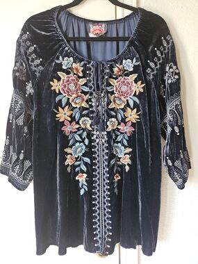 Embroidered Velvet Peasant Tunic with Floral Accents - Navy